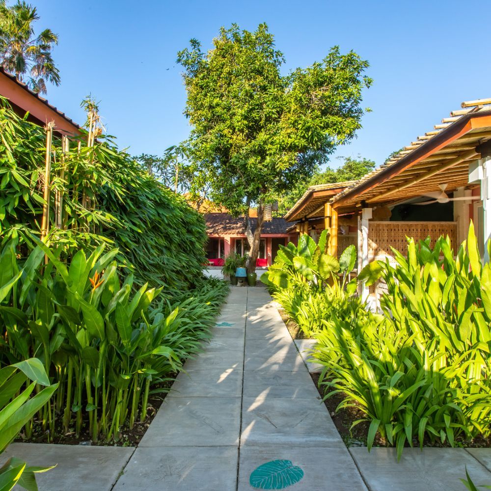 Quiet garden surroundings at PinkPrivate Sanur