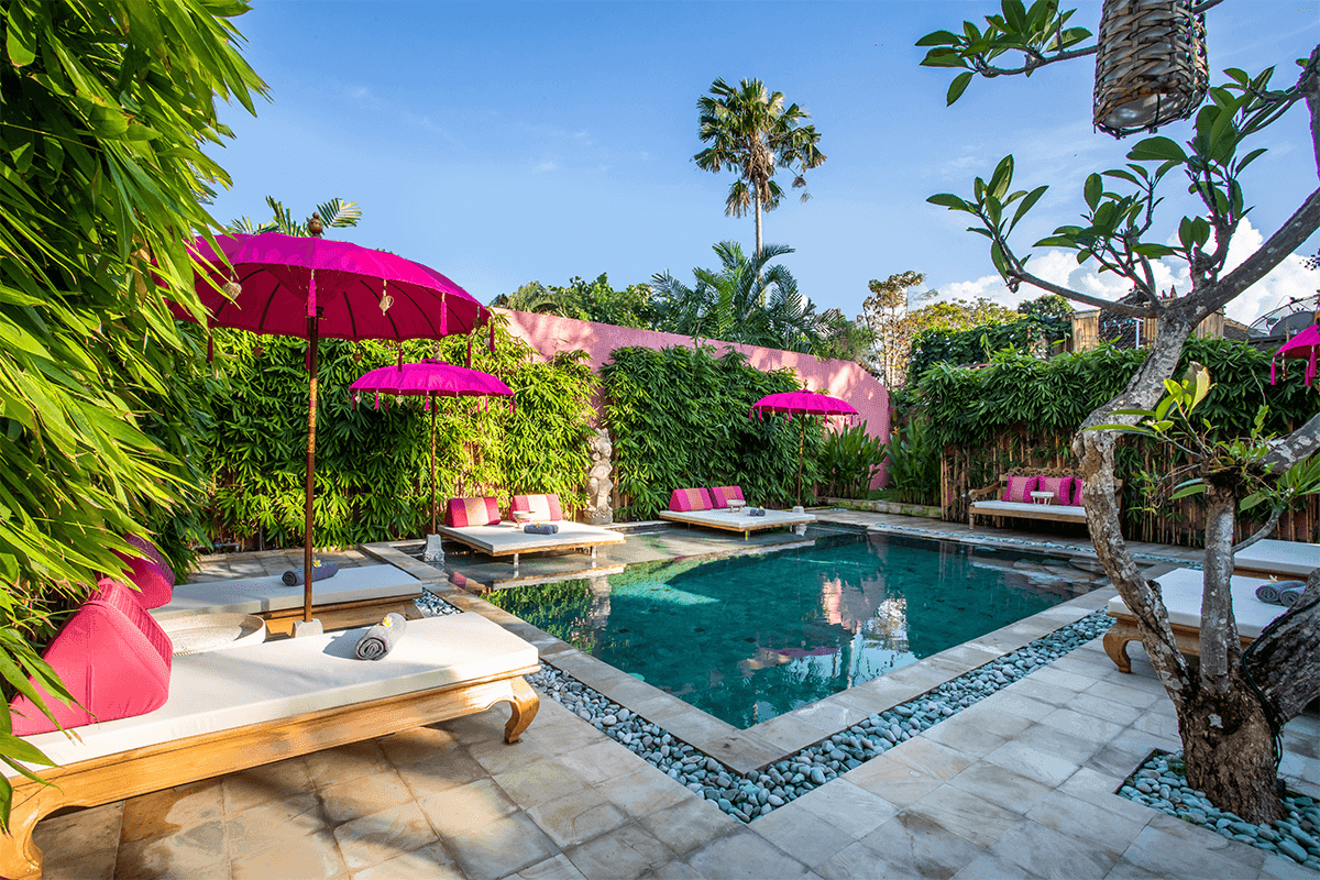 Quiet garden and pool surroundings at PinkPrivate Sanur